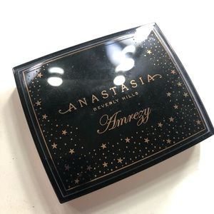 AMREZY x Anastasia Beverly Hills highlighter